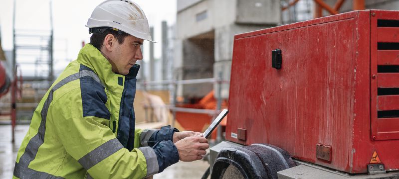 Tag di localizzazione delle attrezzature AI T400 GPS I tracker GPS, robusti e facili da installare per attrezzature da costruzione, contribuiscono a gestire, proteggere e localizzare le attrezzature in cantiere (Hilti ON!Track) Applicazioni 1